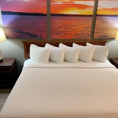 Days Inn & Suites By Wyndham סטיבנס פוינט מראה חיצוני תמונה