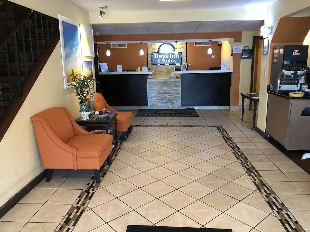 Days Inn & Suites By Wyndham סטיבנס פוינט מראה חיצוני תמונה