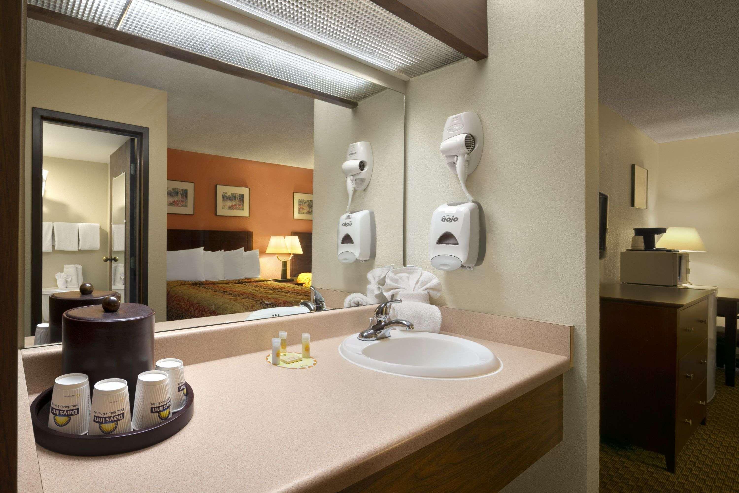 Days Inn & Suites By Wyndham סטיבנס פוינט מראה חיצוני תמונה