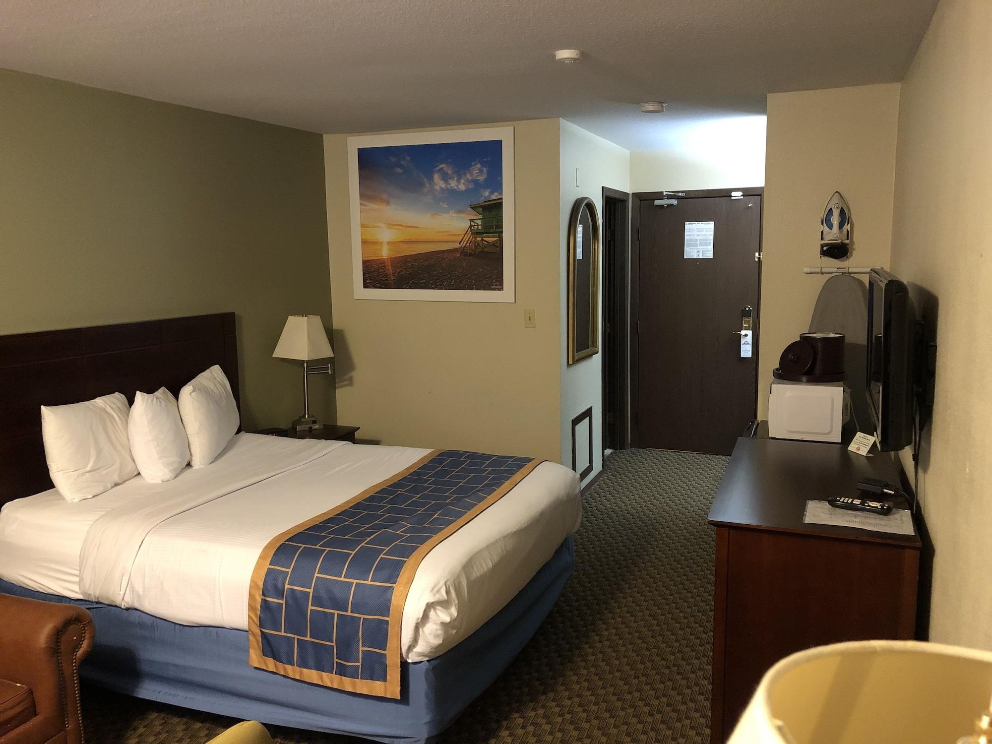 Days Inn & Suites By Wyndham סטיבנס פוינט מראה חיצוני תמונה