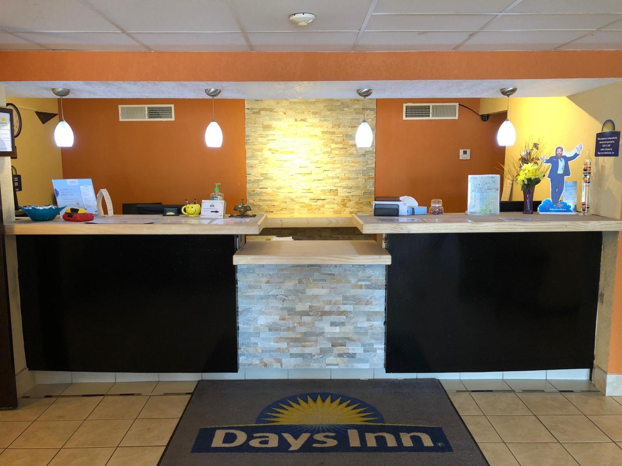 Days Inn & Suites By Wyndham סטיבנס פוינט מראה חיצוני תמונה