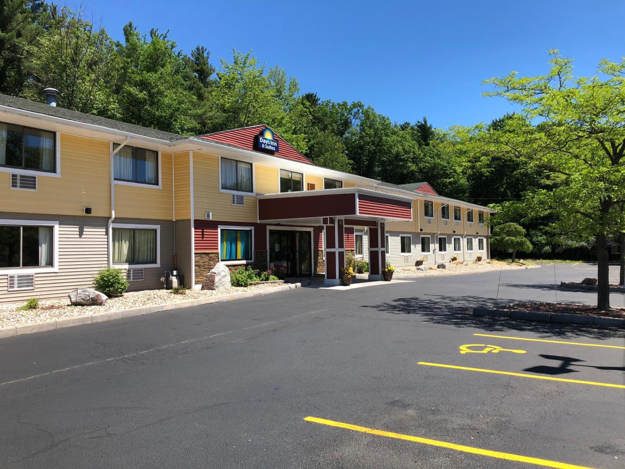 Days Inn & Suites By Wyndham סטיבנס פוינט מראה חיצוני תמונה