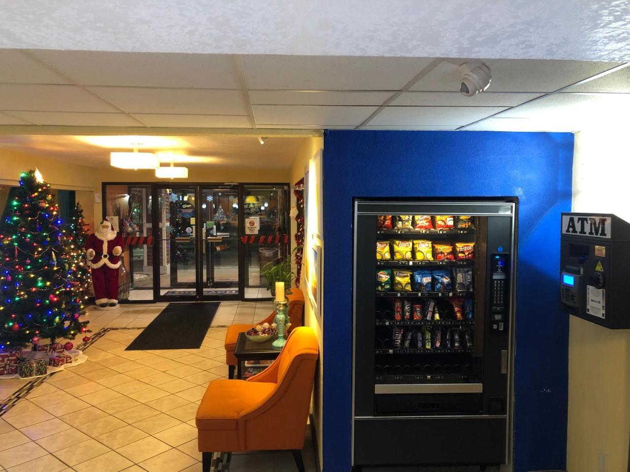Days Inn & Suites By Wyndham סטיבנס פוינט מראה חיצוני תמונה