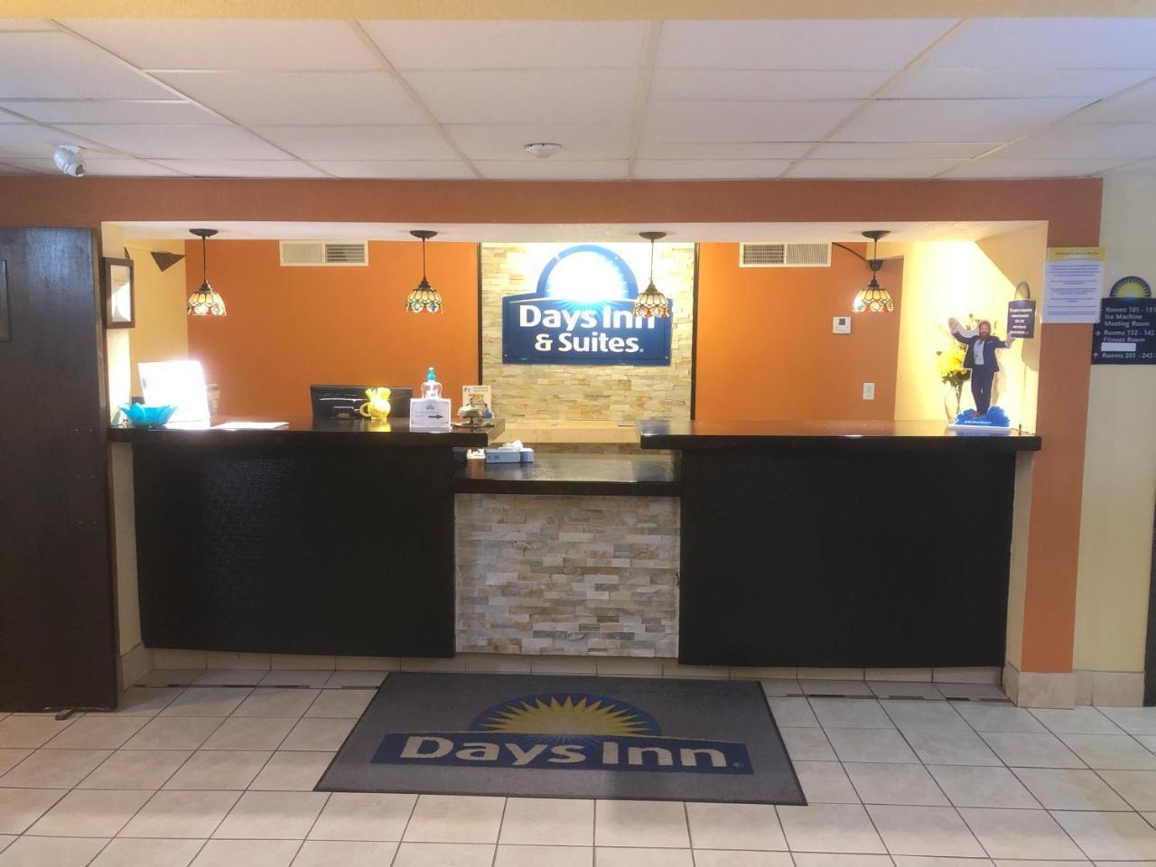Days Inn & Suites By Wyndham סטיבנס פוינט מראה חיצוני תמונה