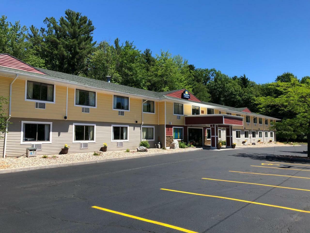 Days Inn & Suites By Wyndham סטיבנס פוינט מראה חיצוני תמונה