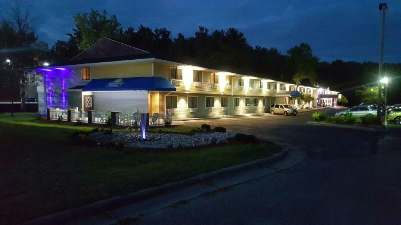 Days Inn & Suites By Wyndham סטיבנס פוינט מראה חיצוני תמונה